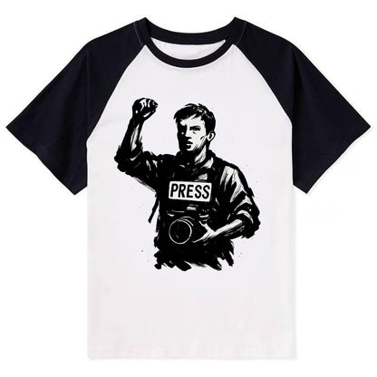 Journalist with camera - press freedom ink painting - Contrast Raglan T-shirt - Black