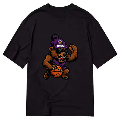 California Grizzly wearing Kings beanie with royal scepter patch and wayfarer - Classic T-shirt - Black