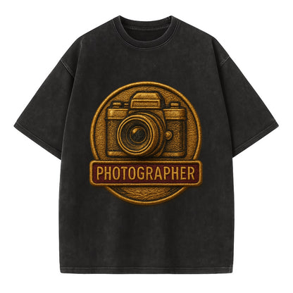 Camera with vintage lens - photographer badge - Vintage T-shirt - Black