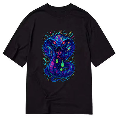 Mesmerizing cobra with hypnotic spiral patterns in the hood, scales that shimmer - Classic T-shirt - Black