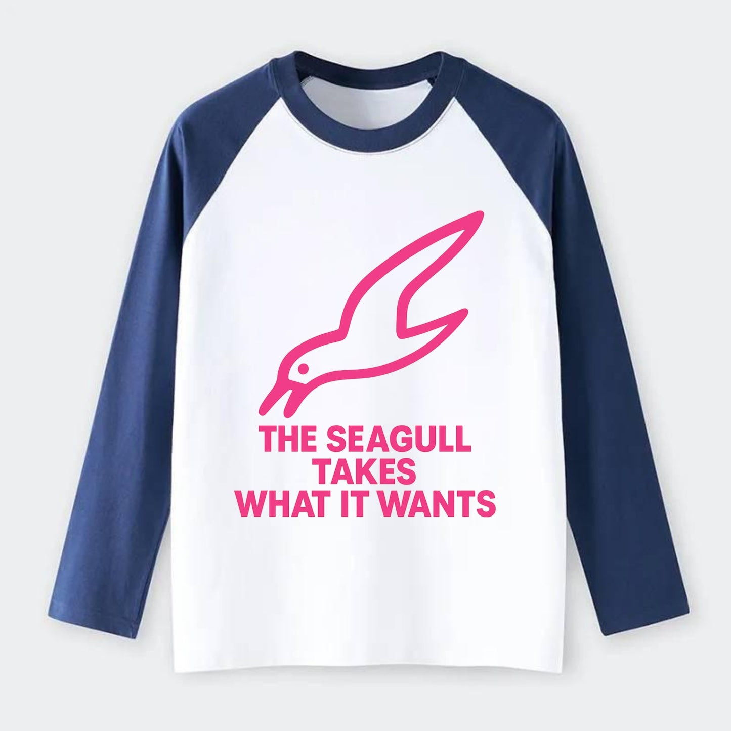 THE SEAGULL TAKES WHAT IT WANTS | Aggressive seagull diving down - Raglan Long Sleeve T-Shirt - Blue
