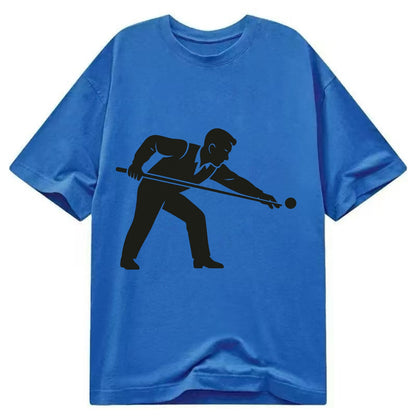 Pool player lining up shot - Classic T-shirt - Blue