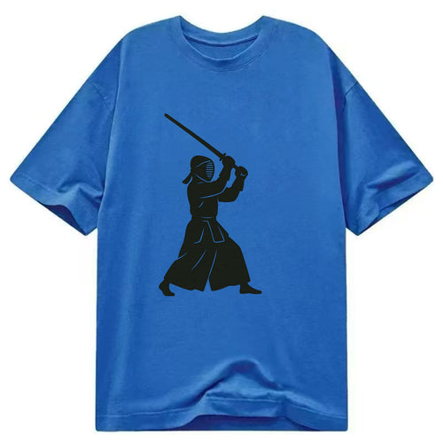 Kendo swordsman in striking stance - Classic T-shirt