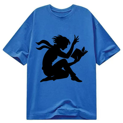 Reader lost in book moment - Classic T-shirt - Blue