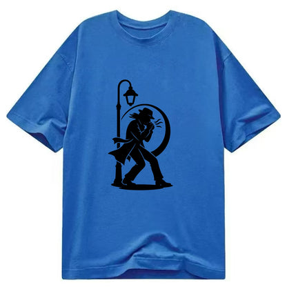 Blues harmonica player under streetlight - Classic T-shirt - Blue