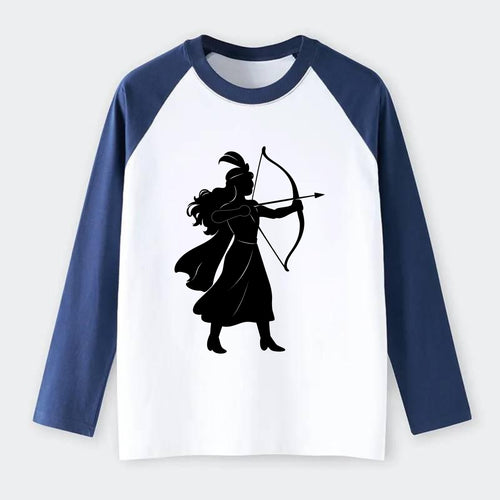 Warrior princess with bow and arrow - Raglan Long Sleeve T-Shirt
