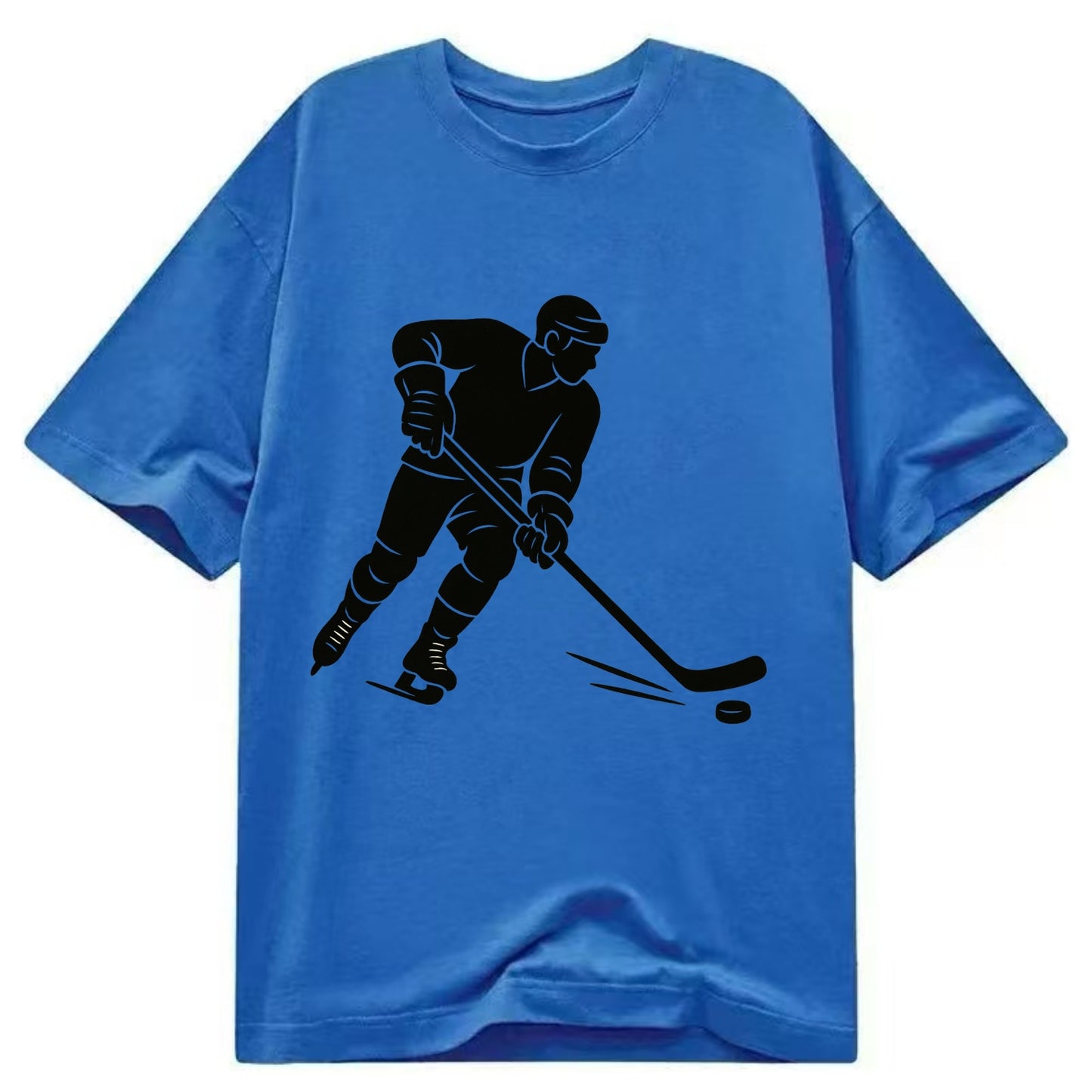 Ice hockey player shooting puck - Classic T-shirt - Blue
