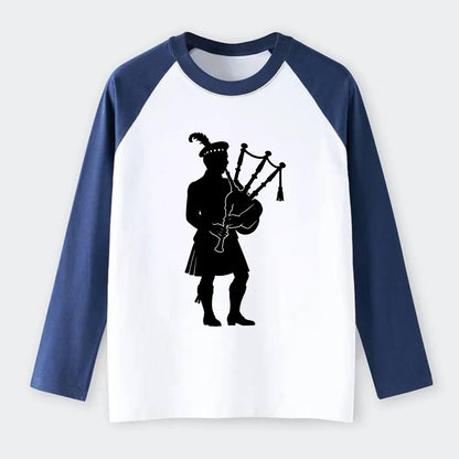 Bagpiper in traditional stance - Raglan Long Sleeve T-Shirt - Blue