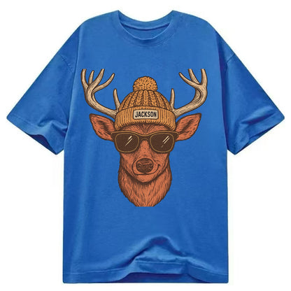 Mississippi White-tailed Deer wearing Jackson beanie with pom pom and wayfarer - Classic T-shirt - Blue