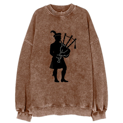 Bagpiper in traditional stance - Vintage Sweatshirt - Brown