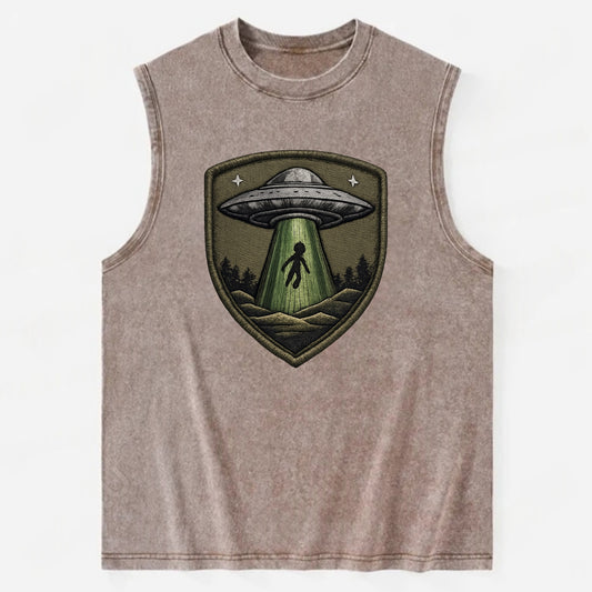 UFO ALIEN - flying saucer with beam in silver and green , extraterrestrial - Vintage Washed Tank - Brown