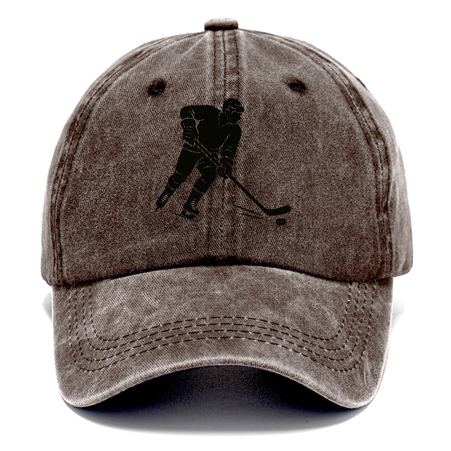 Ice hockey player shooting puck - Classic Cap - Brown