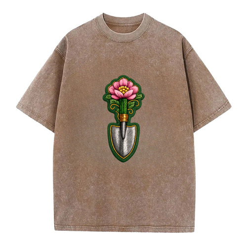 GARDENING TROWEL FLOWER - garden tool with blooming - Vintage T-shirt