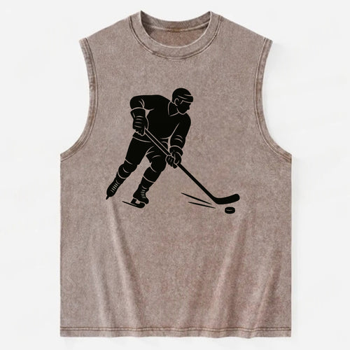 Ice hockey player shooting puck - Vintage Washed Tank