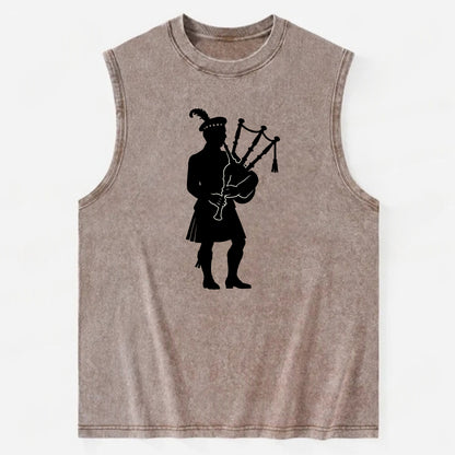 Bagpiper in traditional stance - Vintage Washed Tank - Brown