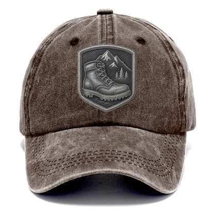 Hiking boots with mountain peak - hiker pride - Classic Cap - Brown
