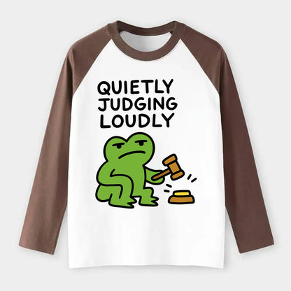 QUIETLY JUDGING LOUDLY | Silent gavel banging - Raglan Long Sleeve T-Shirt - Coffee