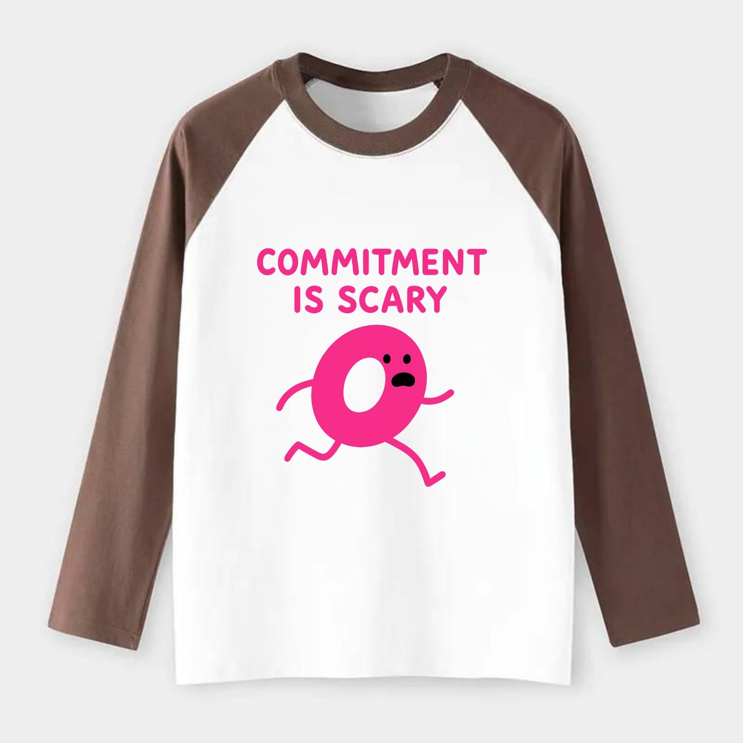 COMMITMENT IS SCARY | Terrified ring running away - Raglan Long Sleeve T-Shirt - Coffee