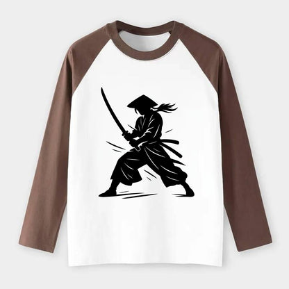 Samurai in battle-ready stance - Raglan Long Sleeve T-Shirt - Coffee