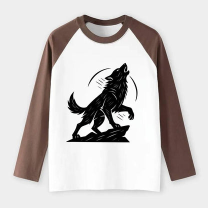 Wolf howling at full moon - Raglan Long Sleeve T-Shirt - Coffee