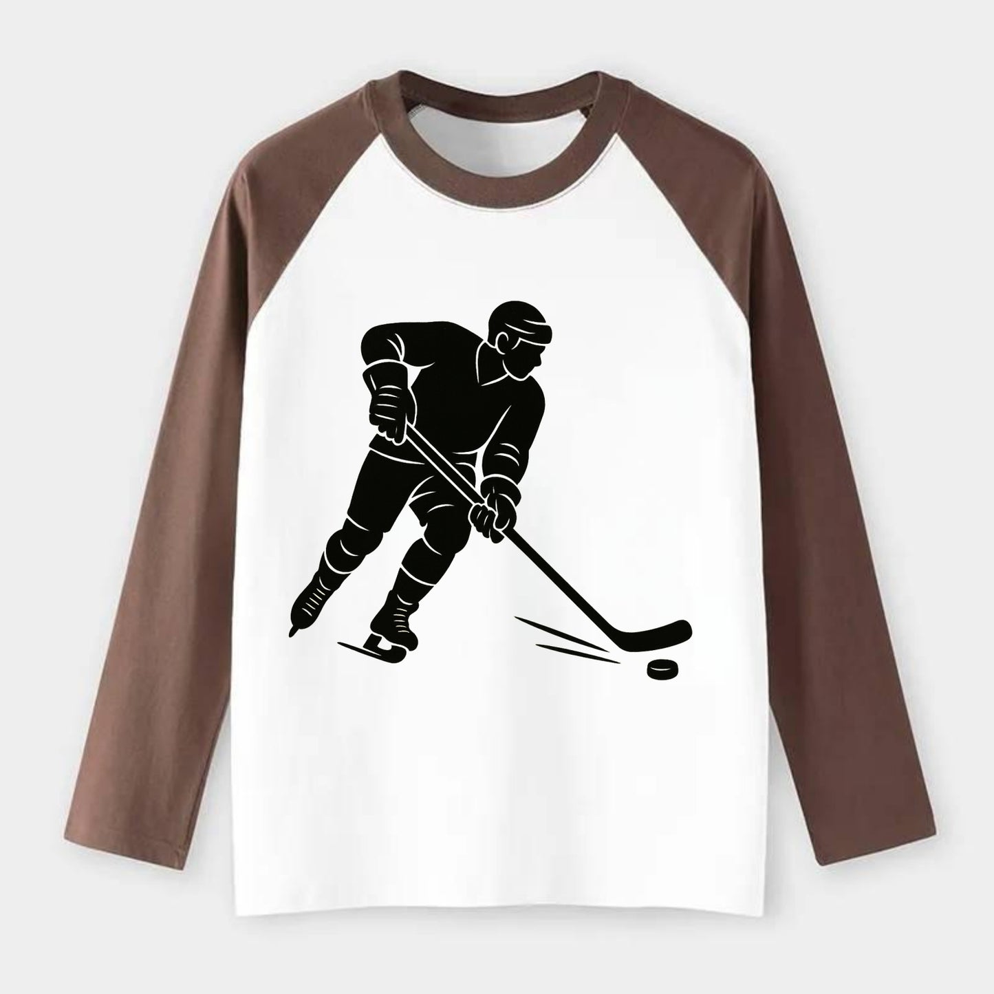 Ice hockey player shooting puck - Raglan Long Sleeve T-Shirt - Coffee