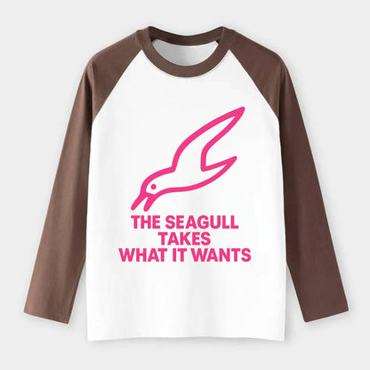 THE SEAGULL TAKES WHAT IT WANTS | Aggressive seagull diving down - Raglan Long Sleeve T-Shirt - Coffee