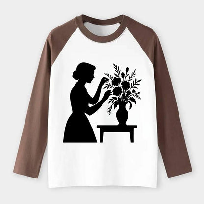 Florist arranging dramatic bouquet - Raglan Long Sleeve T-Shirt - Coffee