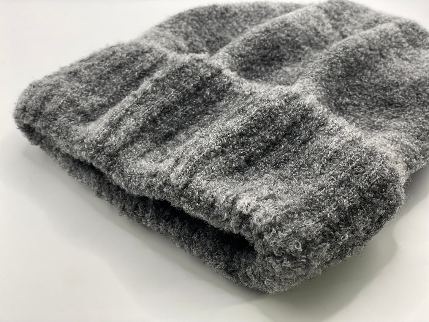 Gorro de punto polar cálido para exteriores con degradado de Pandaize: elegante y versátil.