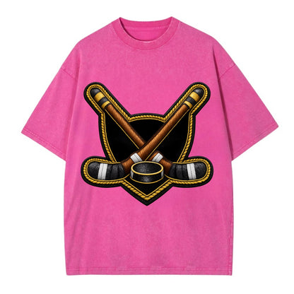 Embroidered patch design - HOCKEY CROSSED STICKS - ice hockey sticks with puck in - Vintage T-shirt - Dusty Rose(Rose)