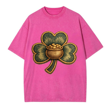 ST PATRICKS CLOVER - lucky clover with gold in green and gold , Irish luck - Vintage T-shirt - Dusty Rose(Rose)