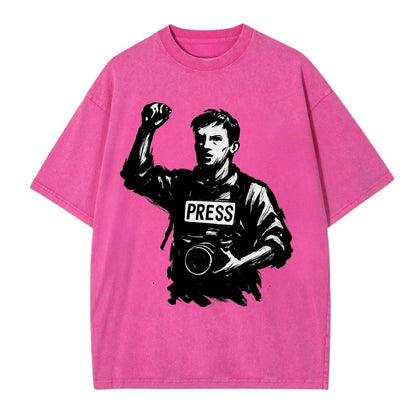 Journalist with camera - press freedom ink painting - Vintage T-shirt - Dusty Rose(Rose)