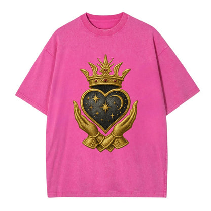 Hammered bronze warrior crown anchoring a dark steel heart with shield-bearing - Vintage T-shirt - Dusty Rose(Rose)