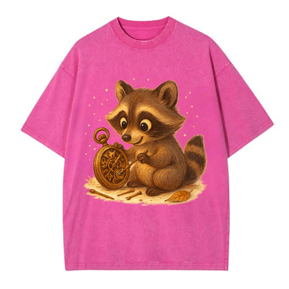 Raccoon tinkering with a steampunk pocket watch using tiny brass tools - Vintage T-shirt - Dusty Rose(Rose)