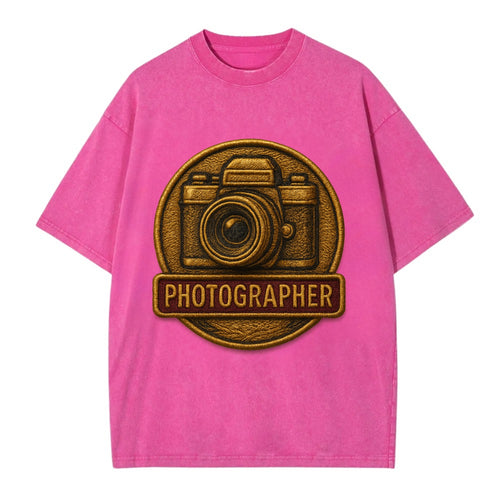 Camera with vintage lens - photographer badge - Vintage T-shirt