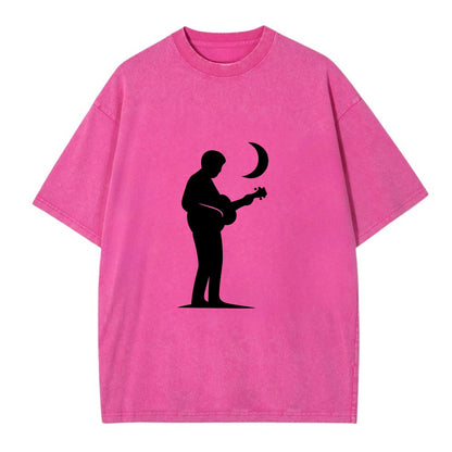 Guitarist playing acoustic under moonlight - Vintage T-shirt - Dusty Rose(Rose)