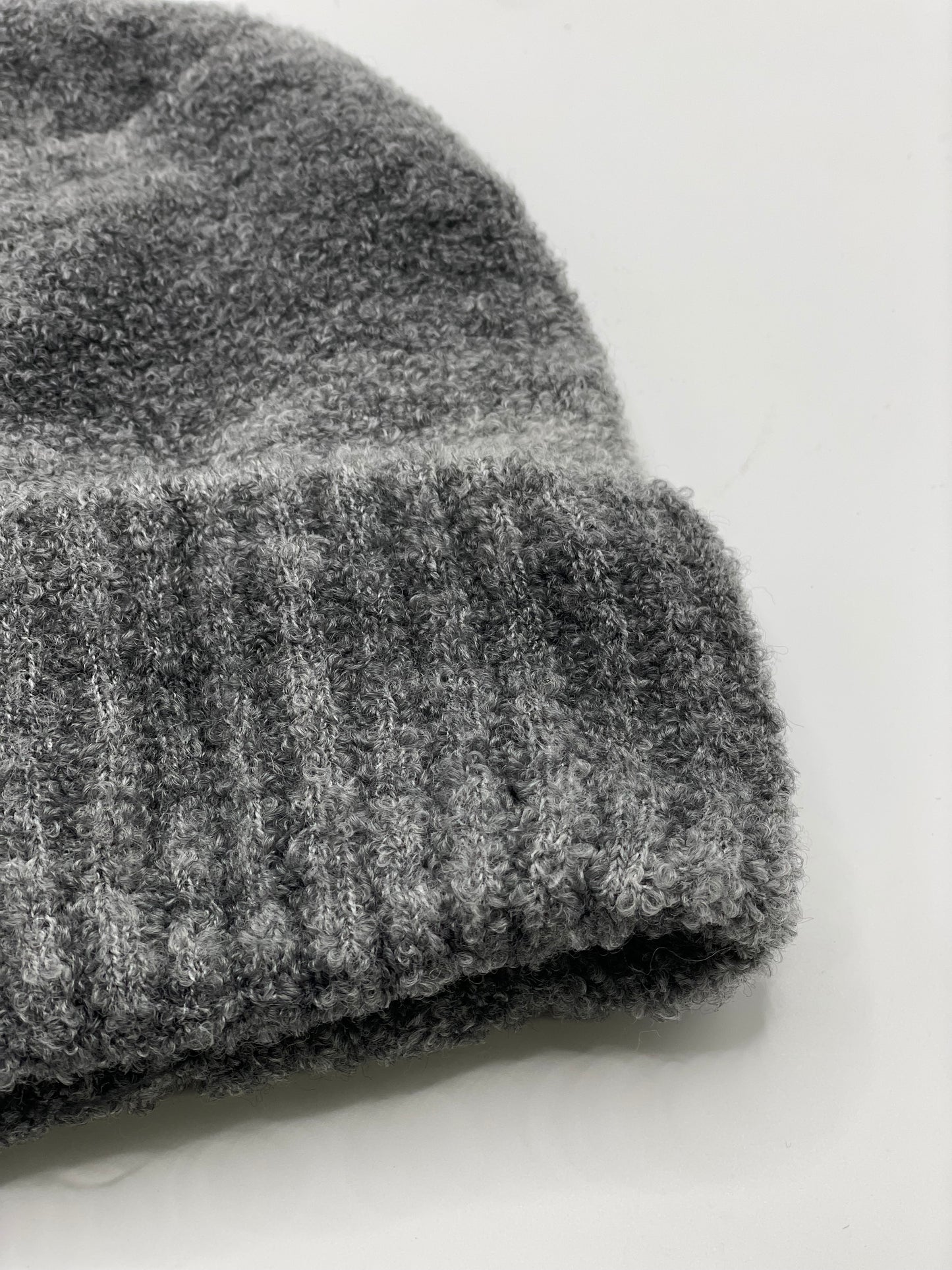 Gorro de punto polar cálido para exteriores con degradado de Pandaize: elegante y versátil.