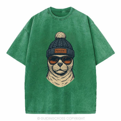 Rhode Island Harbor Seal wearing Providence beanie with pom pom and wayfarer - Vintage T-shirt - Forest Mist(Green)