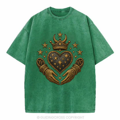 Weathered antique brass crown above a hammered gunmetal heart framed by ivy-woven - Vintage T-shirt - Forest Mist(Green)
