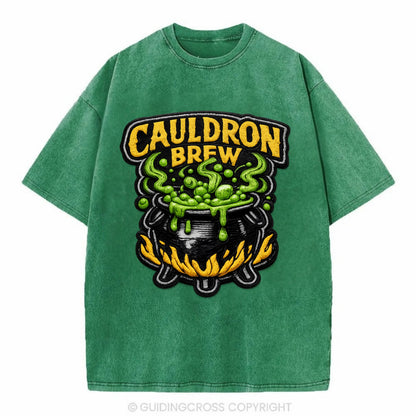 CAULDRON BREW - bubbling pot in black and green , witch craft - Vintage T-shirt - Forest Mist(Green)