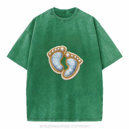 BABY FOOTPRINTS - tiny feet in pink or blue , newborn - Vintage T-shirt - Forest Mist(Green)
