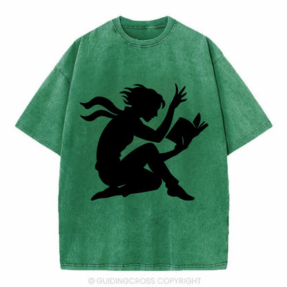 Reader lost in book moment - Vintage T-shirt - Forest Mist(Green)