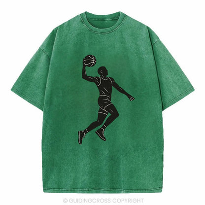 Basketball player dunking silhouette - Vintage T-shirt - Forest Mist(Green)