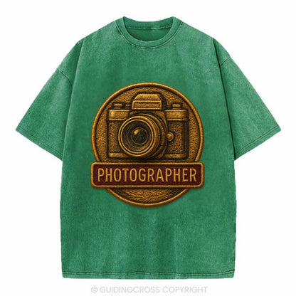 Camera with vintage lens - photographer badge - Vintage T-shirt - Forest Mist(Green)