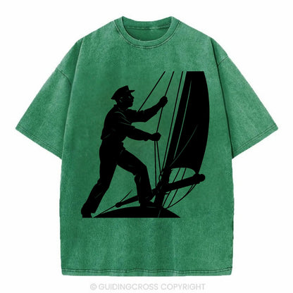 Sailor adjusting the boom on a sailboat - Vintage T-shirt - Forest Mist(Green)