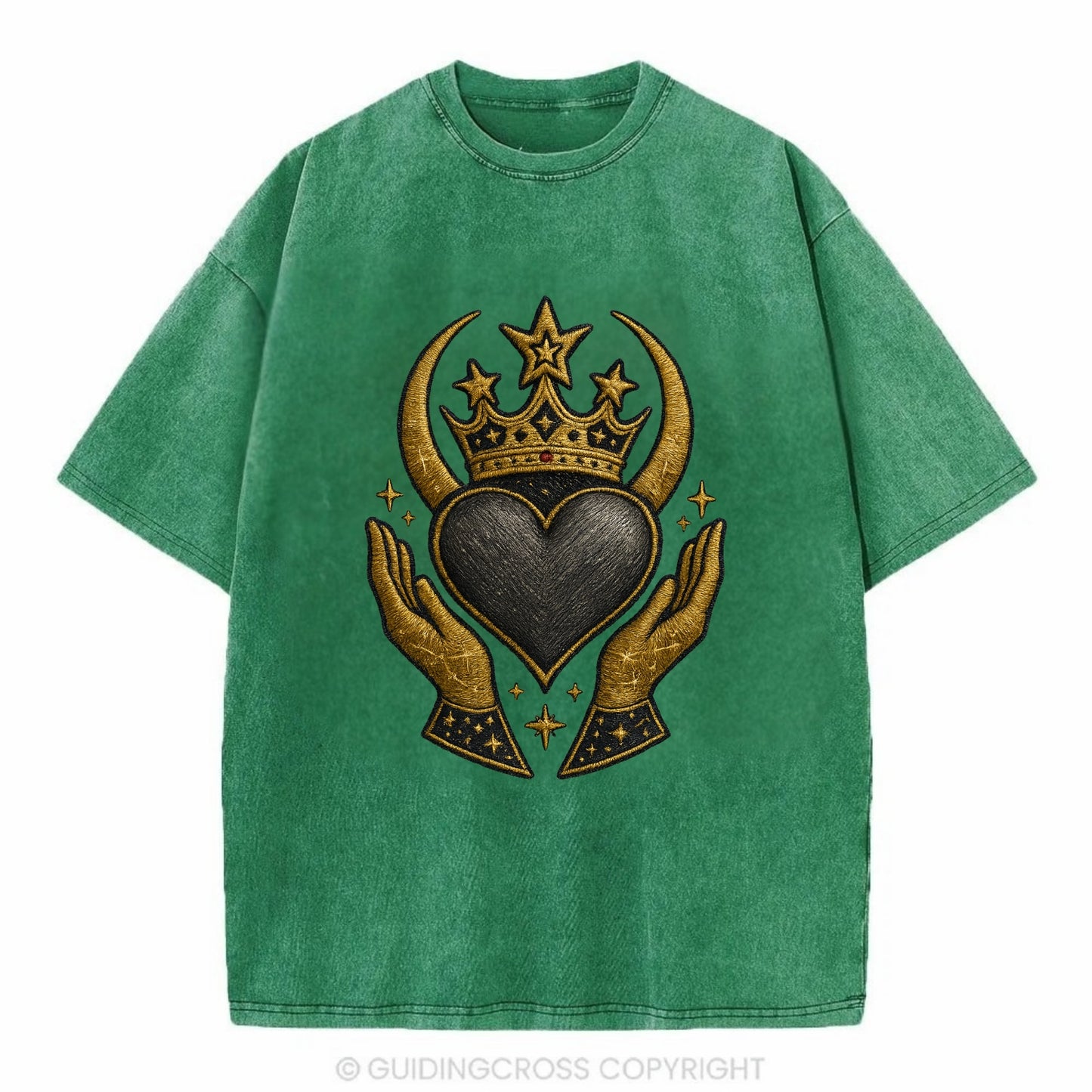Celtic knot crown with woven strands merging into copper hands shielding a pewter - Vintage T-shirt - Forest Mist(Green)