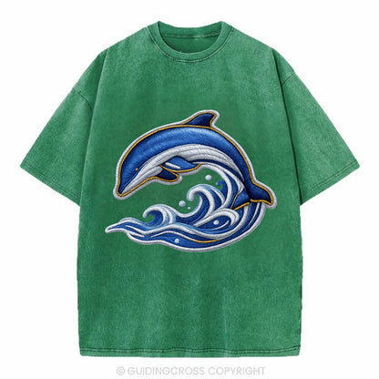 Embroidered patch design - SWIMMING DOLPHIN - diving dolphin with waves in blue - Vintage T-shirt - Forest Mist(Green)