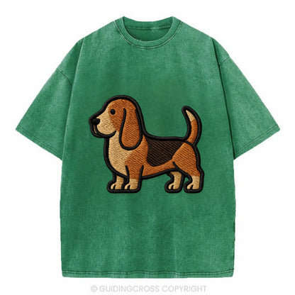 Basset Hound - Trendy low-rider design with prominent black outline - Vintage T-shirt - Forest Mist(Green)