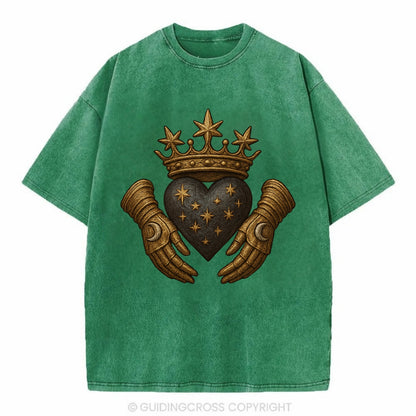 Ice crystal crown framing a frosted heart with fur-trimmed winter hands embracing - Vintage T-shirt - Forest Mist(Green)