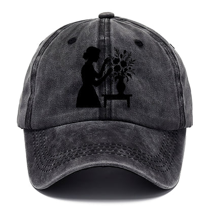 Florist arranging dramatic bouquet - Classic Cap - Graphite
