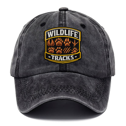 WILDLIFE TRACKS - animal footprints in brown , tracker - Classic Cap - Graphite